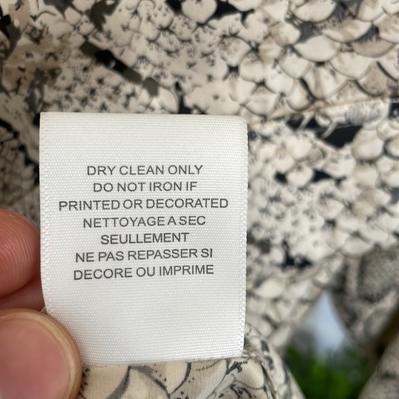 Equipment France - 100% Silk Designer Blouse - Small - Picture 5 of 8